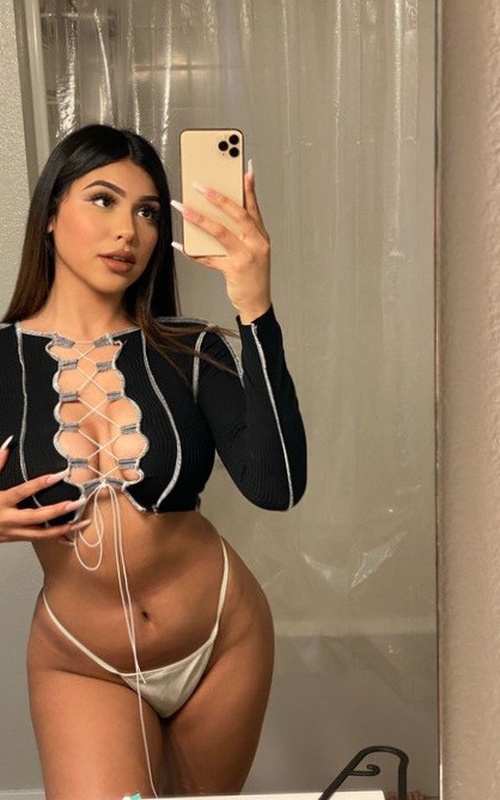 Andrea Bruma la compañía perfecta para tus momentos especiales